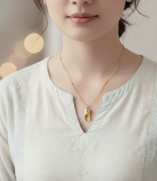 Tiny Horn Necklace